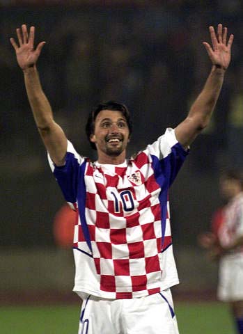 巴特萨吉感谢球迷支持，庆祝球队重要胜利