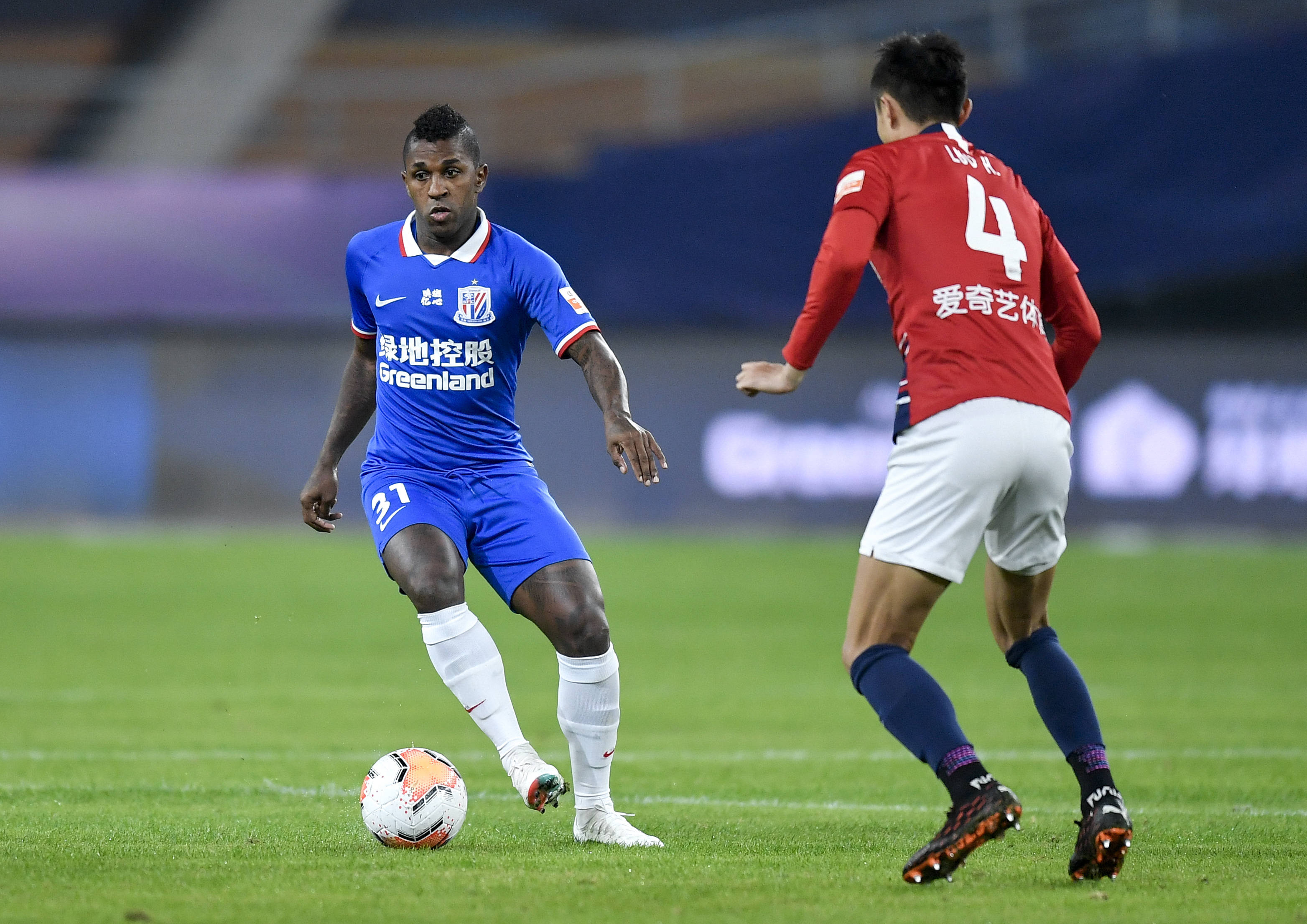 日本队以2-0击败加纳队，堂安律远射破门，阿布受伤离场，日本队近10场全胜，展现强大实力。