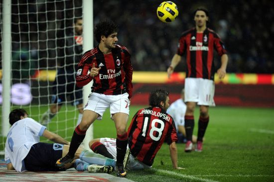 WTT总决赛女单1／8决赛，陈幸同4-2战胜队友石洵瑶，晋级8强