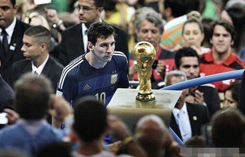 广岛三箭官方：主帅斯基伯将在赛季结束后离任